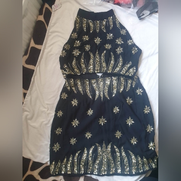 Clothes - Picture 2 of 4